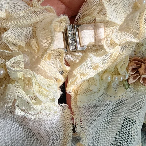 Vintage Pretty Angel Elegant Cream Blouse - Picture 3 of 8